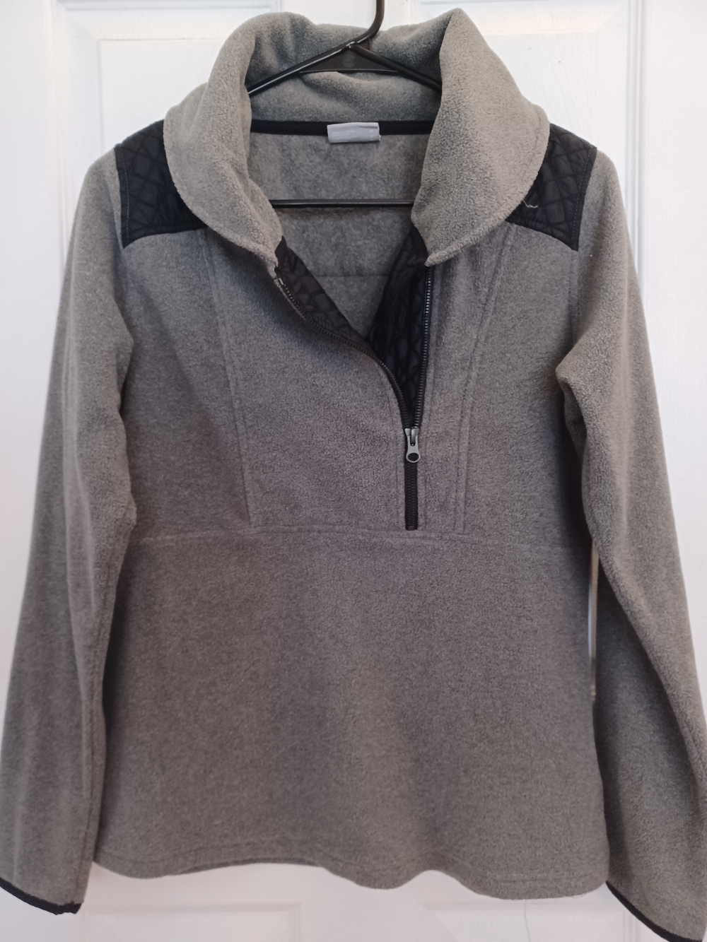 Columbia Gray Fleece Black Quilted Shoulder And Back Detail Full Zip